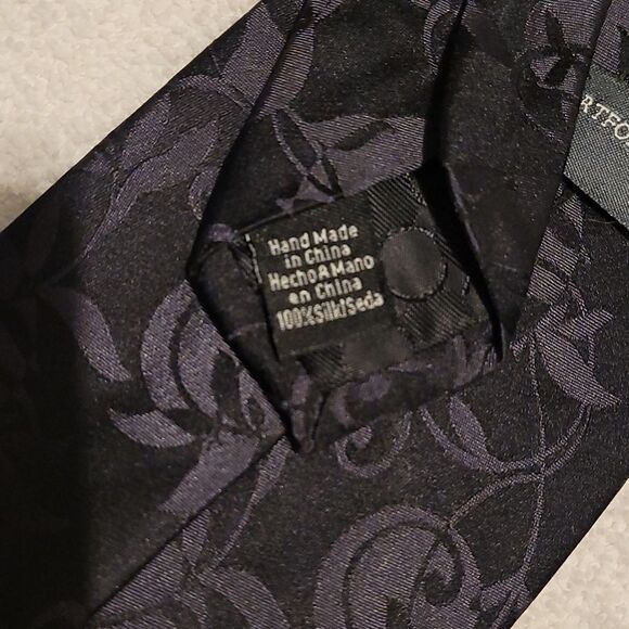 Perry Ellis portfolio all silk black tie - Picture 4 of 5